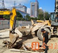 美女色色狠狠操高温下的坚守｜道路建设者用汗水铺就畅通路